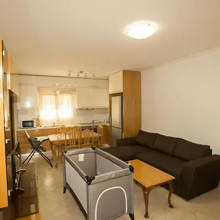 Les Maisons Grecques 네오이 에피바타이