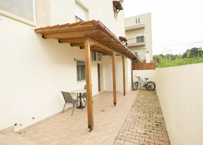 Les Maisons Grecques * Νέοι Επιβάτες